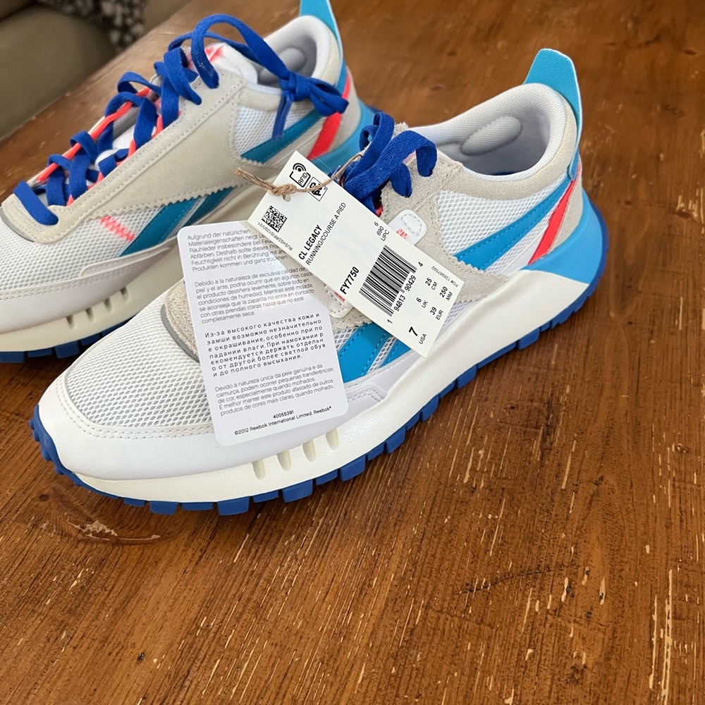 NWT Reebok Legacy Shoe - Picture 2 of 3